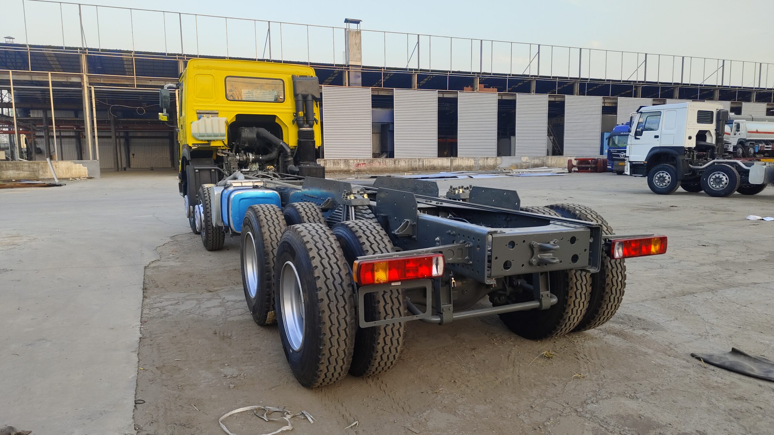 HOWO Tractor Unit - Image 11