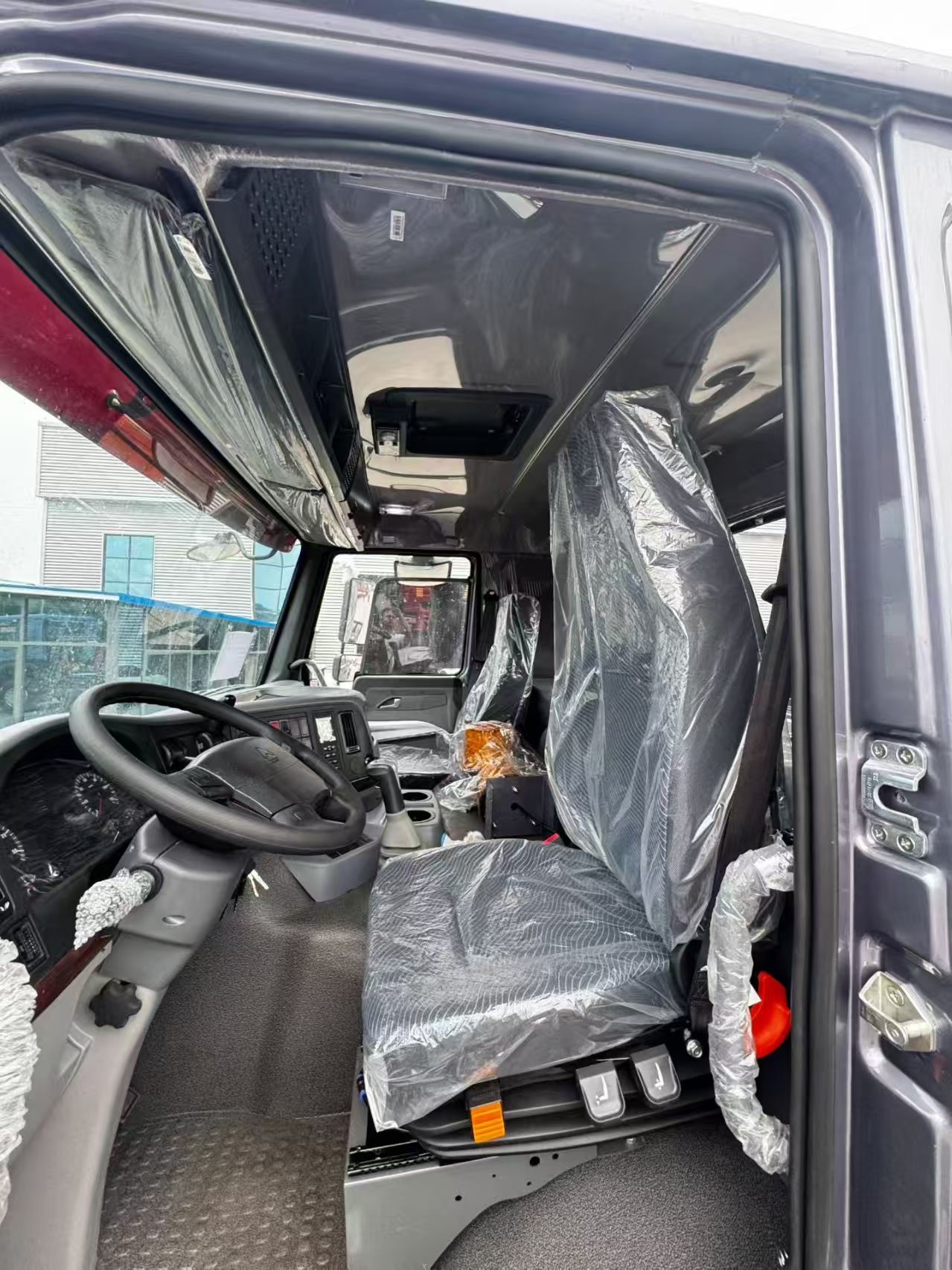 HOWO Tractor Unit - Image 5