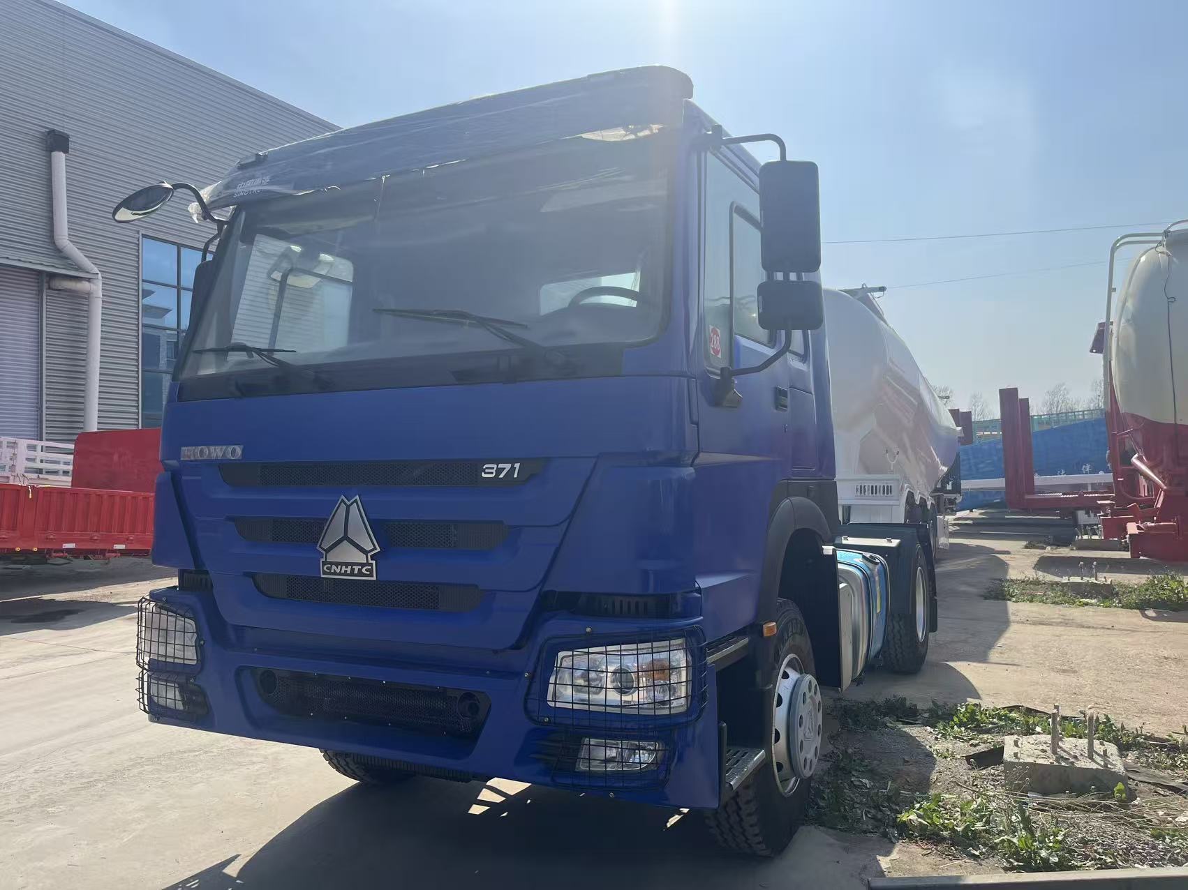 HOWO Tractor Unit - Image 13