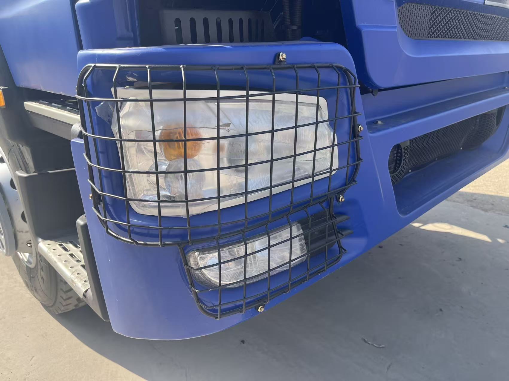 HOWO Tractor Unit - Image 14