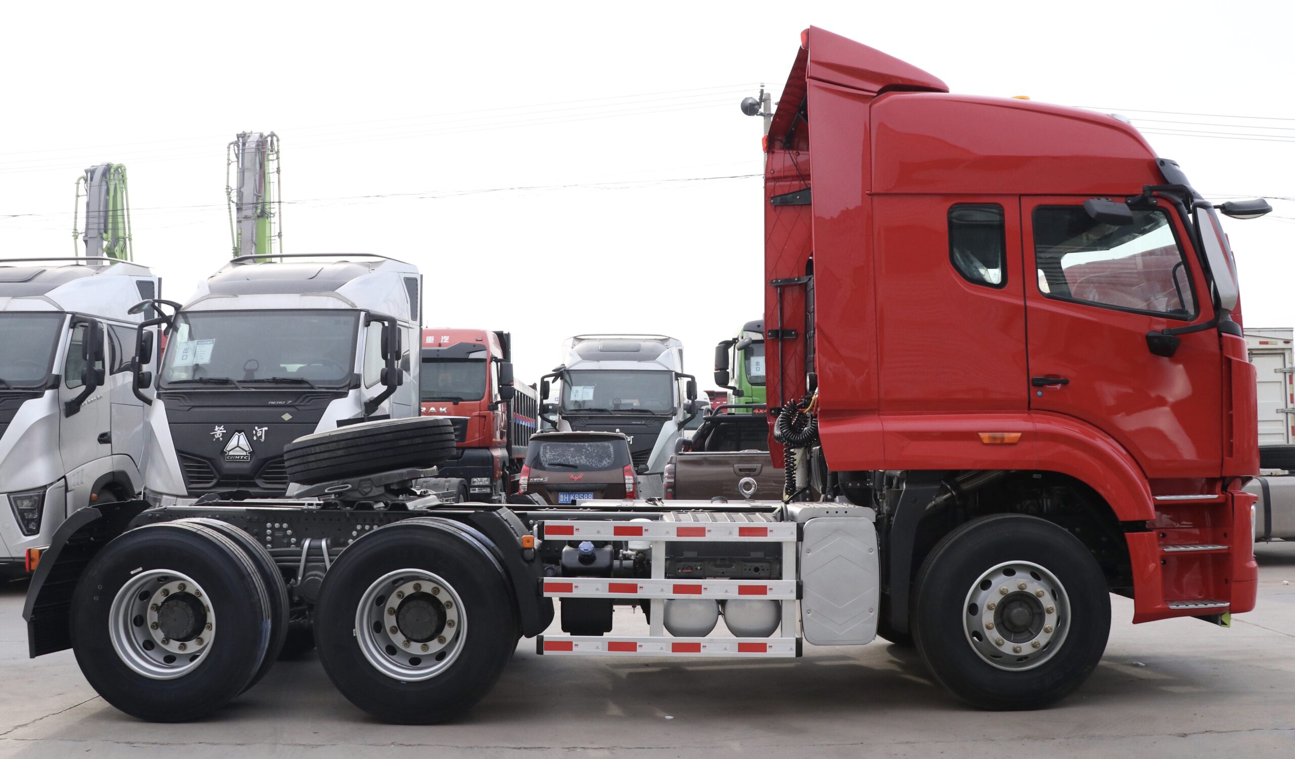HOWO NX Tractor Unit - Image 2