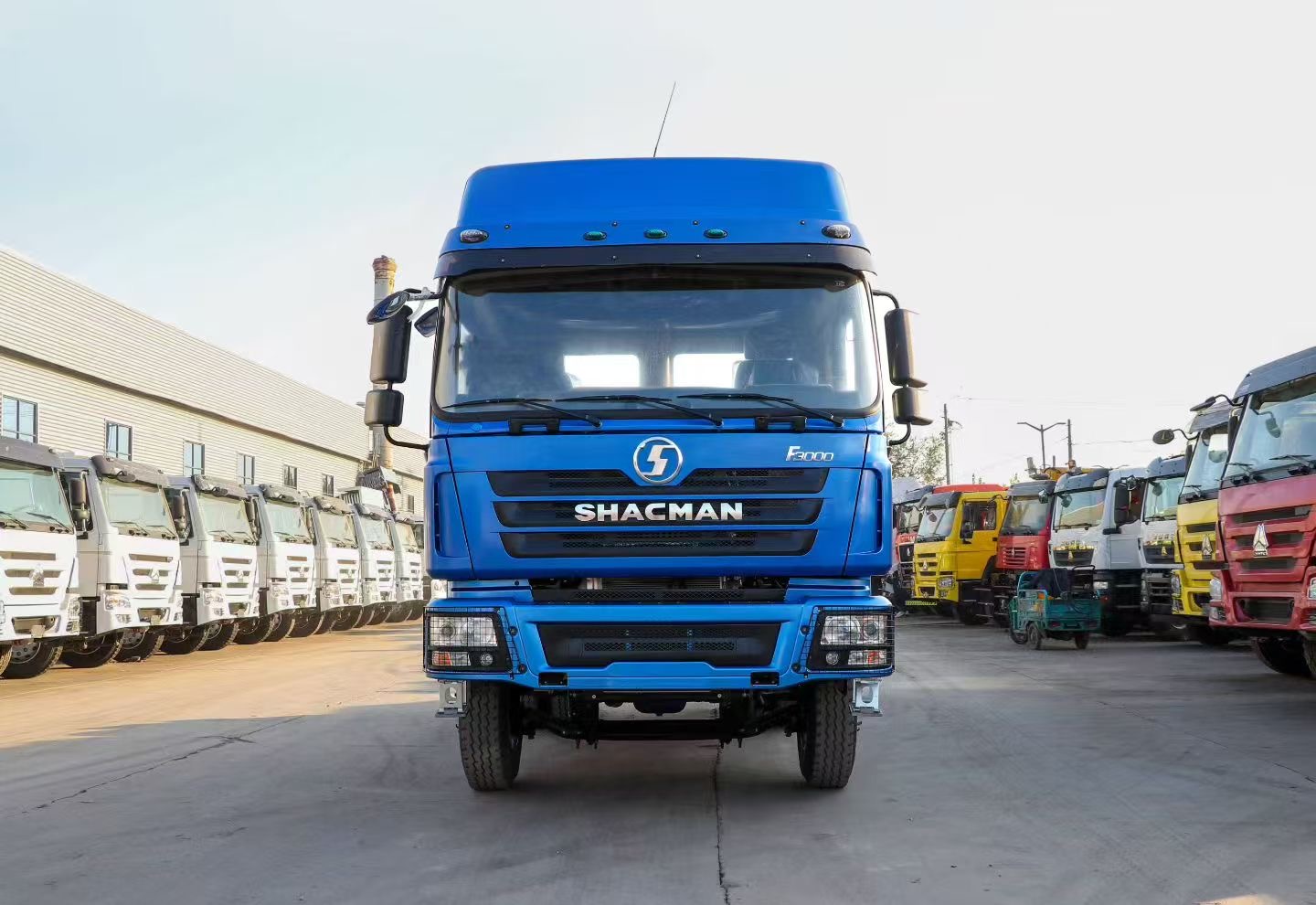 SHACMAN Tractor Unit - Image 2