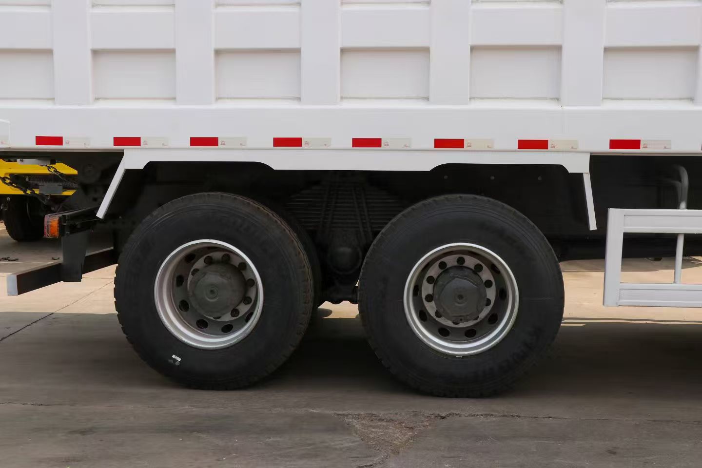 HOWO Dump Truck - Image 9