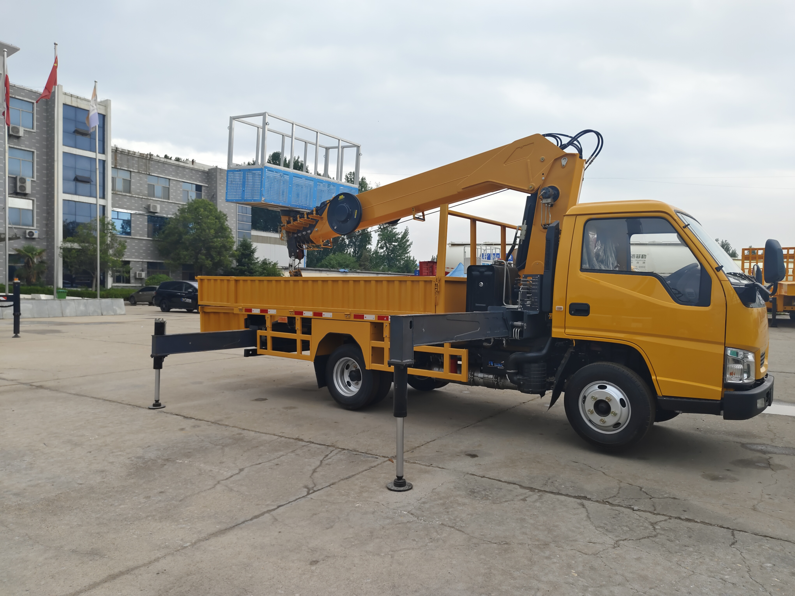 Truck‑mounted Crane - Image 3